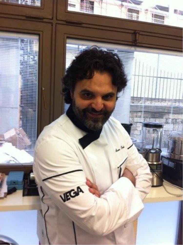 Marco Stabile con la casacca da cuoco firmata Vega